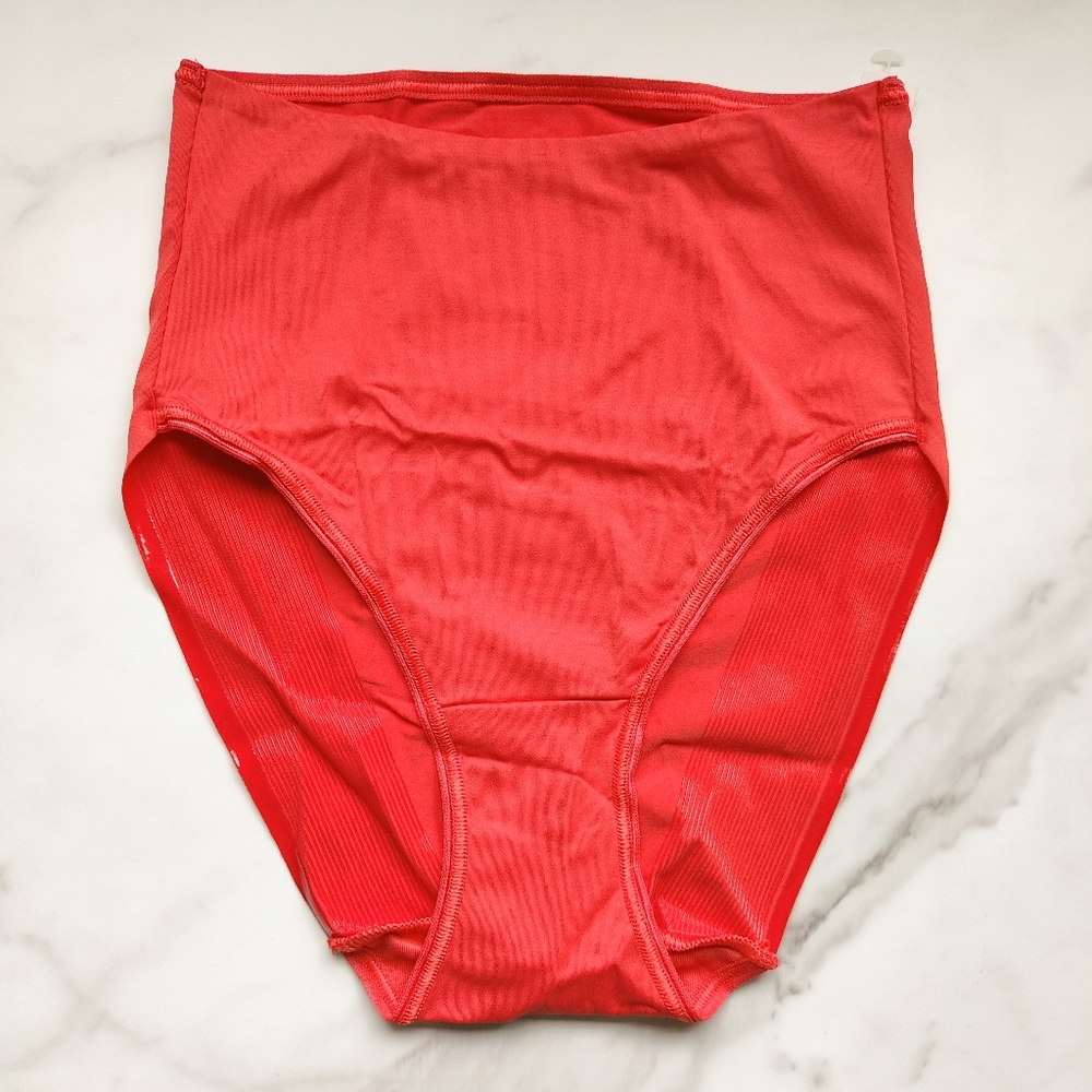 NWT SOMA VANISHING TUMMY MODERN BRIEF PANTY IN RED VAMP SIZE LARGE